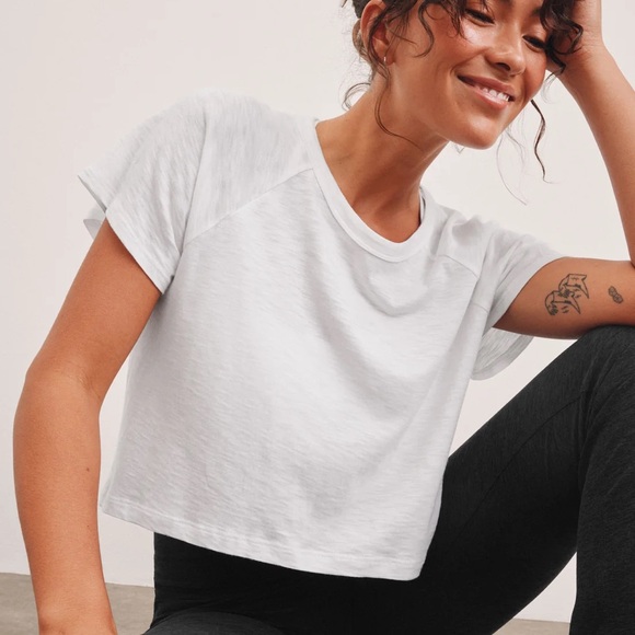 New BEYOND YOGA Signature High Low Cropped Tee, White, Women’s Size XL Shirt - Picture 2 of 6